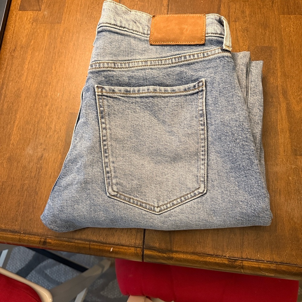 Banana Republic Relaxed Fit Jeans - Picture 7 of 7